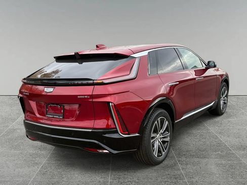 Used 2026 Cadillac Lyriq Luxury w/ LPO, Floor Liner Package AWD/4WD image 9