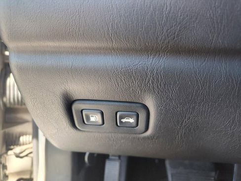 Used 2006 Cadillac XLR RWD image 13