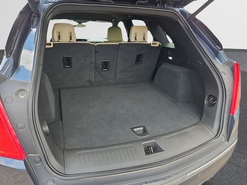 Used 2019 Cadillac XT5 FWD image 8