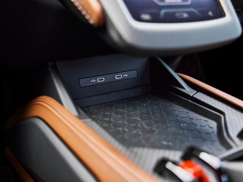 Used 2025 Lamborghini Revuelto AWD/4WD image 69