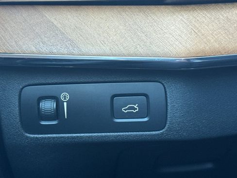 Used 2022 Volvo XC90 T5 Momentum w/ Advanced Package image 31