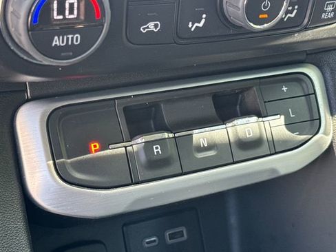 Used 2023 GMC Acadia SLE FWD image 16