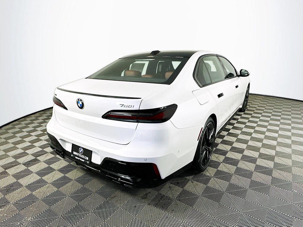 Used 2026 BMW 760i xDrive w/ Executive Package AWD/4WD image 8