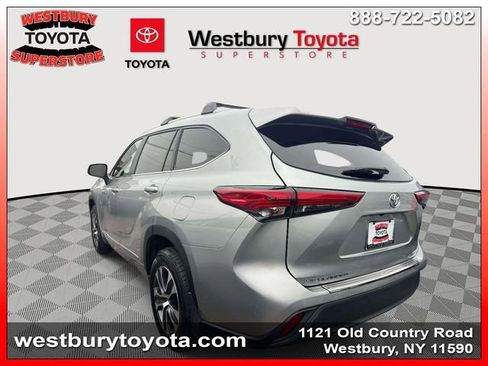 Used 2023 Toyota Highlander XLE image 9