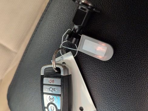 Used 2016 Ford Explorer XLT w/ Equipment Group 201A FWD image 39