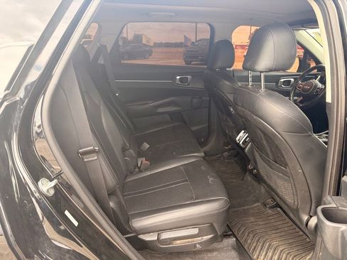 Used 2022 Kia Sorento S w/ Panoramic Sunroof Package FWD image 11