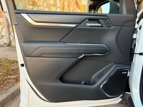 Used 2025 GMC Acadia Elevation image 20