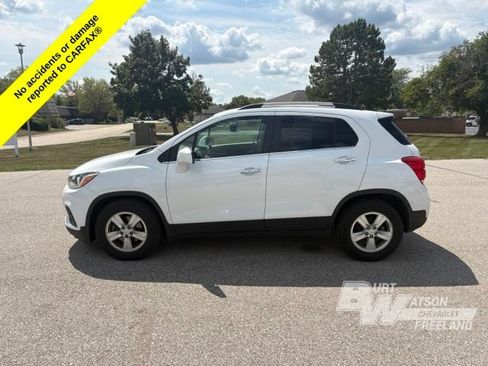 Used 2018 Chevrolet Trax LT w/ LT Convenience Package FWD image 3