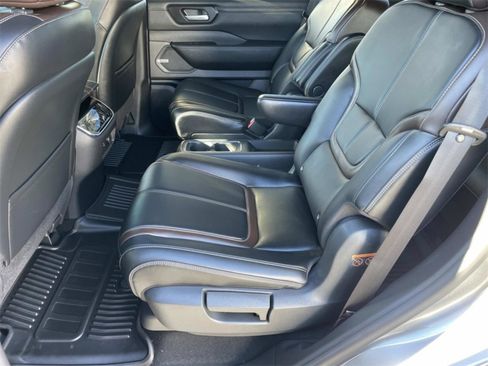 New 2026 Nissan Armada SL image 9