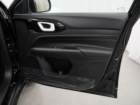 New 2026 Jeep Compass Latitude image 32