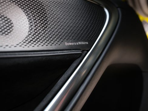 Used 2024 McLaren Artura image 18