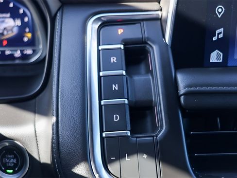 Used 2022 Chevrolet Tahoe Z71 w/ Luxury Package image 18