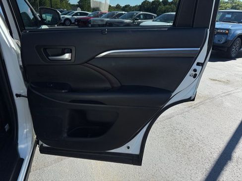 Used 2019 Toyota Highlander Limited Platinum AWD/4WD image 24