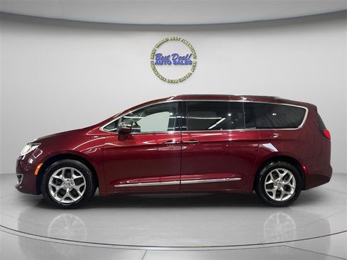 Used 2019 Chrysler Pacifica Limited FWD image 2