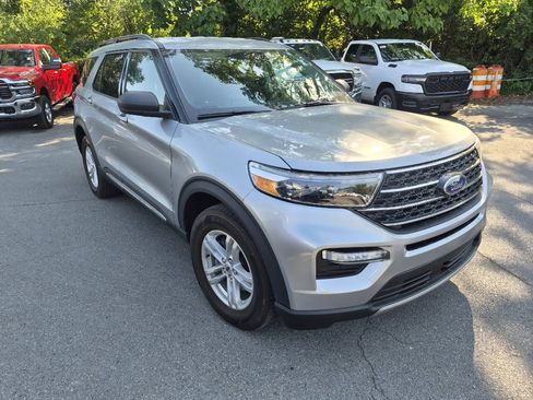 Used 2022 Ford Explorer XLT w/ Equipment Group 202A AWD/4WD image 1