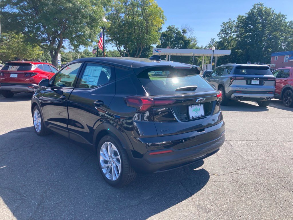 New 2027 Chevrolet Bolt LT w/ Comfort Package FWD image 28