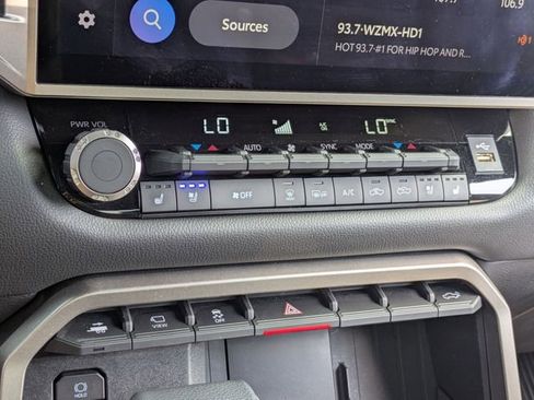 Used 2025 Toyota Tundra Limited AWD/4WD image 24