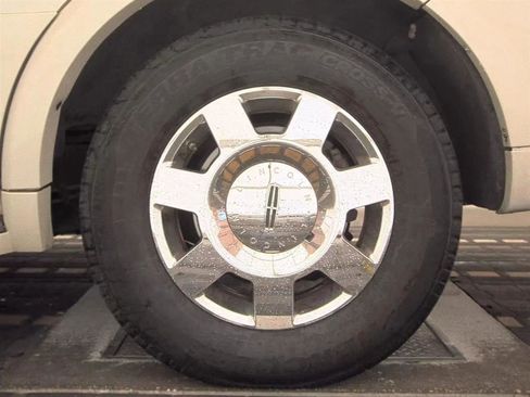 Used 2005 Lincoln Navigator Luxury image 12