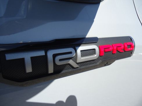 Used 2017 Toyota Tacoma TRD Pro AWD/4WD image 10