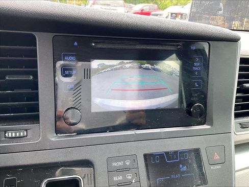 Used 2017 Toyota Sienna L FWD image 20