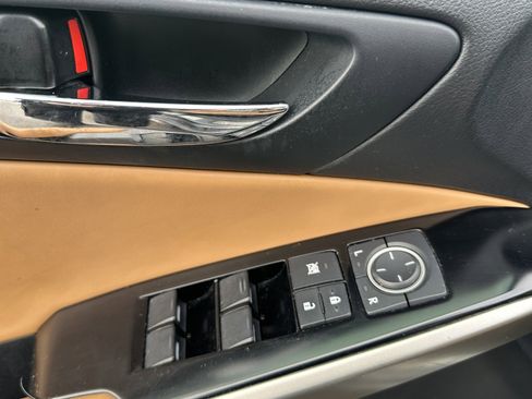Used 2014 Lexus IS 250 image 17