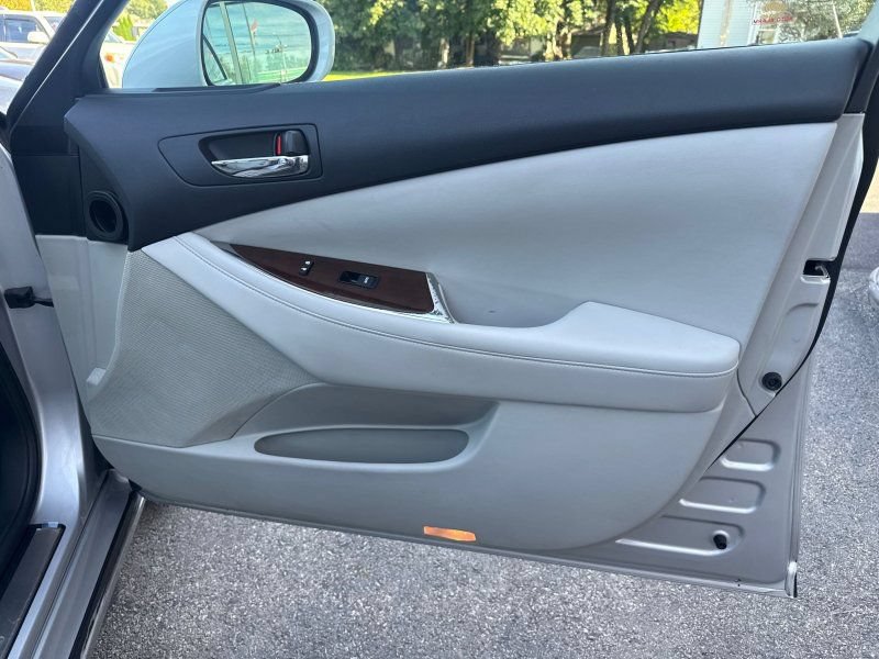 Used 2010 Lexus ES 350 w/ Preferred Accessory Package FWD image 15