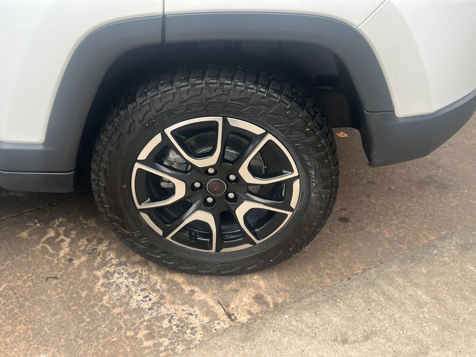 Used 2025 Jeep Compass Trailhawk AWD/4WD image 24