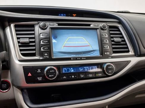 Used 2017 Toyota Highlander Limited AWD/4WD image 16