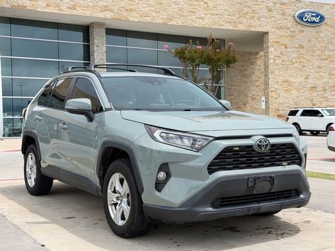 Used 2019 Toyota RAV4 XLE w/ Convenience Package FWD image 20