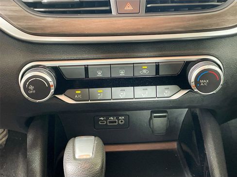 Used 2024 Nissan Altima 2.5 SV image 9