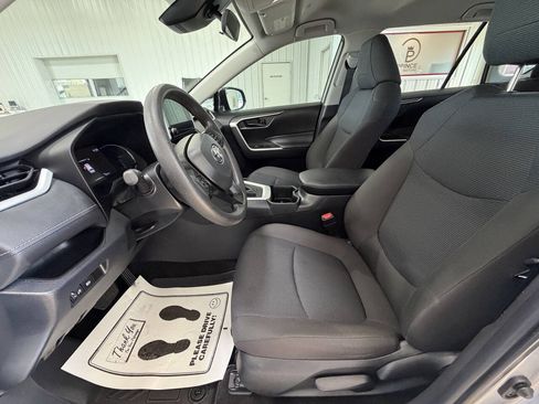 Used 2023 Toyota RAV4 LE AWD/4WD image 10