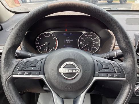 Used 2024 Nissan Altima 2.5 SV AWD/4WD image 34