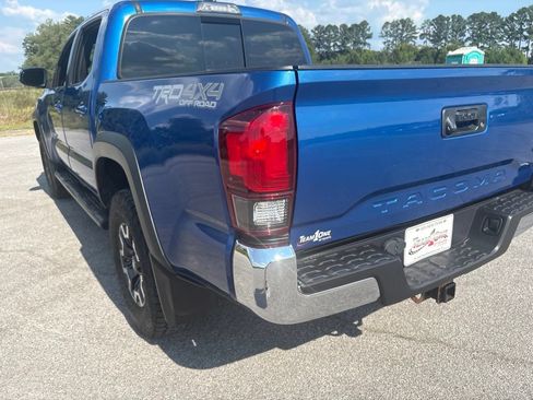Used 2018 Toyota Tacoma TRD Off-Road AWD/4WD image 22