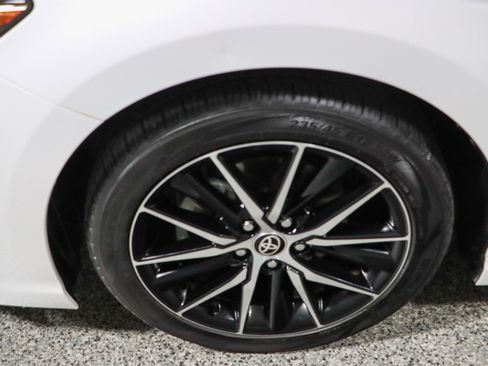 Used 2022 Toyota Camry SE FWD image 11