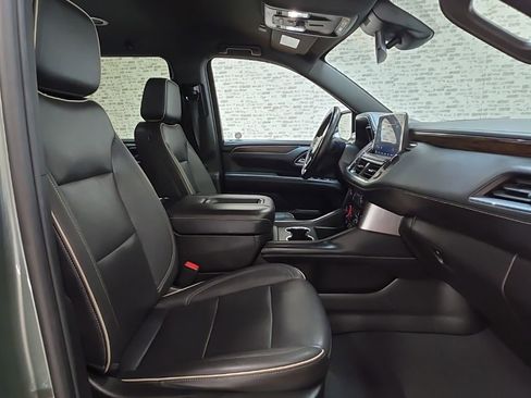 Used 2023 Chevrolet Suburban Premier image 11