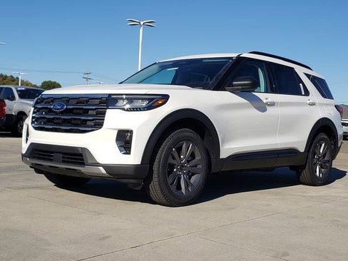 New 2026 Ford Explorer Active image 4