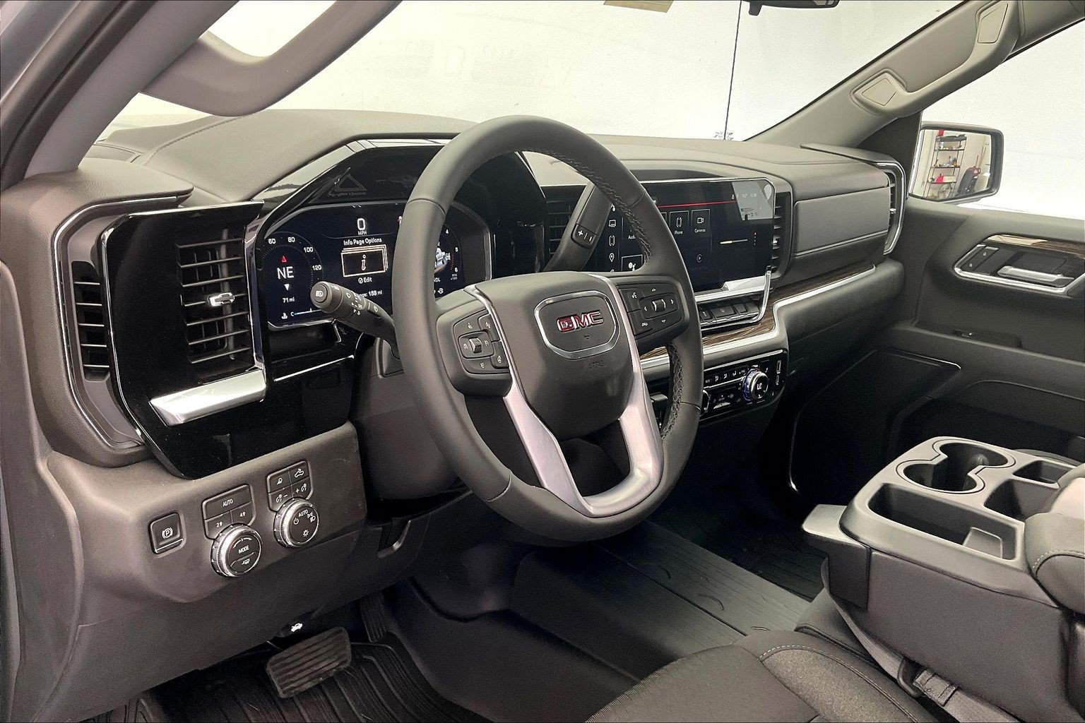New 2026 GMC Sierra 1500 SLE w/ Preferred Package AWD/4WD image 4