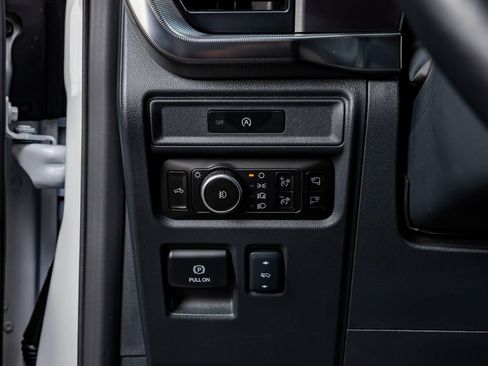 Used 2025 Ford F150 Platinum AWD/4WD image 22