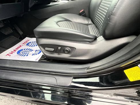 Used 2020 Toyota Camry SE FWD image 13