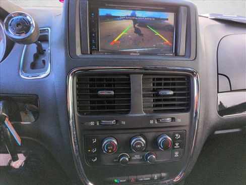 Used 2014 Dodge Grand Caravan SE image 10