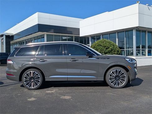 Used 2023 Lincoln Aviator Black Label w/ Dynamic Handling Package image 3
