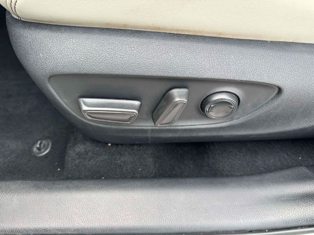 Used 2021 Toyota RAV4 Limited AWD/4WD image 16