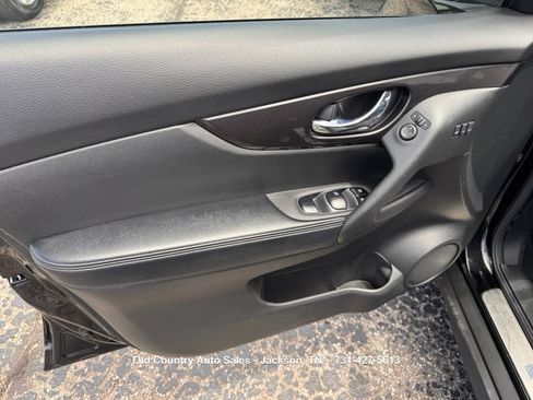Used 2019 Nissan Rogue SV w/ Premium Package FWD image 22