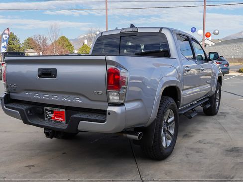 Used 2019 Toyota Tacoma Limited image 8