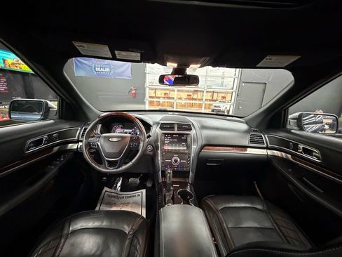 Used 2019 Ford Explorer Platinum AWD/4WD image 39