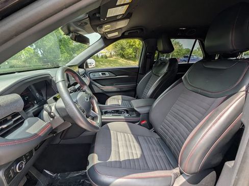 Used 2025 Ford Explorer ST-Line AWD/4WD image 10