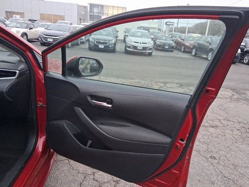 Used 2021 Toyota Corolla LE image 18