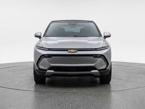 Used 2025 Chevrolet Equinox LT FWD image 2