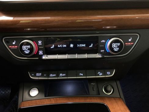 Used 2023 Audi Q5 2.0T Premium w/ Convenience Package AWD/4WD image 39