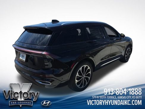 Used 2024 Lincoln Nautilus Reserve AWD/4WD image 5
